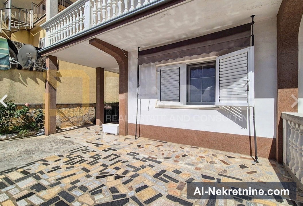 Dvosoban namješten stan nedaleko plaže, Vodice, 71 m2